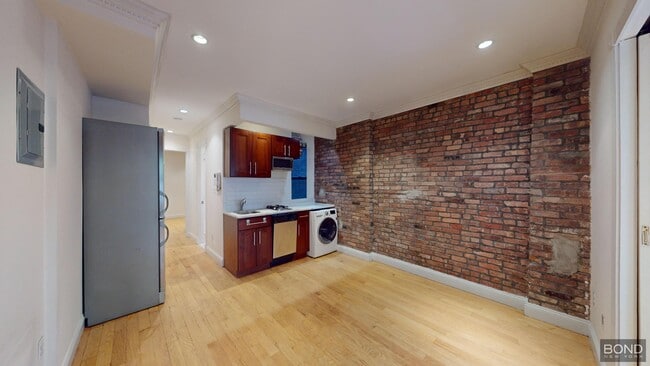 property at 610 E 9th St