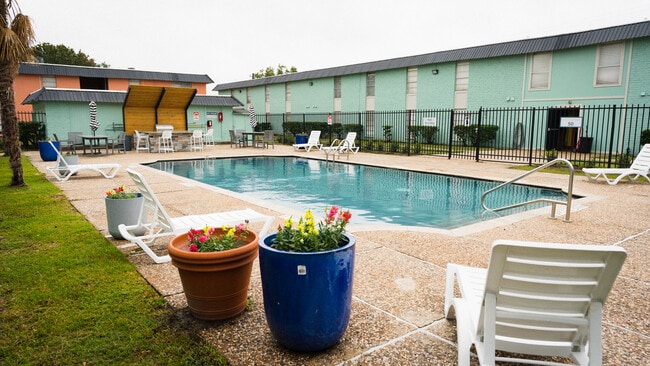 Linda Vista Apartments in Pasadena, TX - Building Photo - Building Photo
