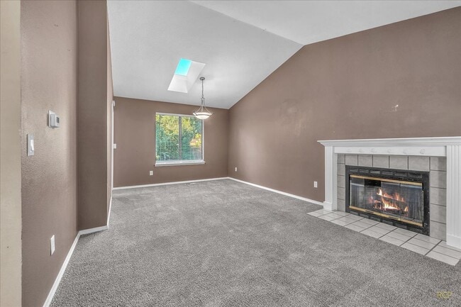 14995 SW Daphne Ct in Beaverton, OR - Foto de edificio - Building Photo