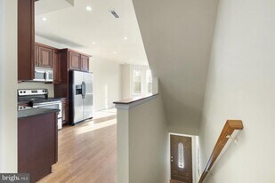 2005 Carpenter St in Philadelphia, PA - Building Photo