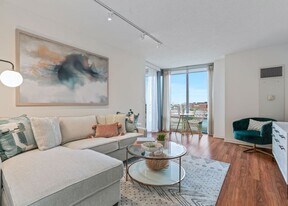 550 N Kingsbury St in Chicago, IL - Building Photo