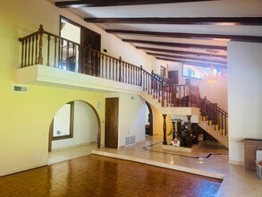 115 Vientos Rd in Camarillo, CA - Building Photo - Building Photo
