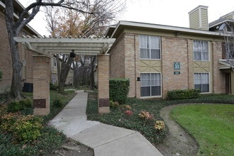 Vinings at Central in Dallas, TX - Foto de edificio - Building Photo