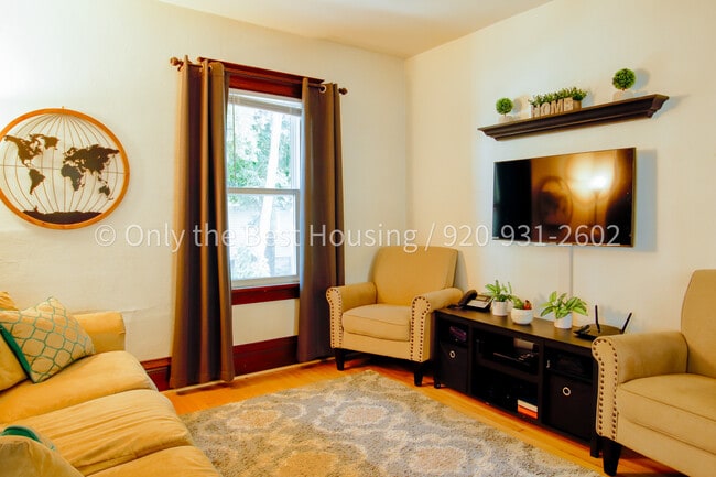 1658 Oregon St in Oshkosh, WI - Building Photo - Building Photo