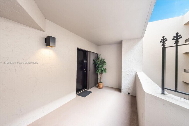 181 Crandon Blvd in Key Biscayne, FL - Building Photo - Building Photo