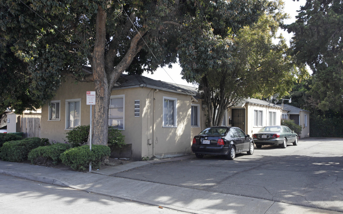 Robin Street Apartments in San Leandro, CA - Building Photo