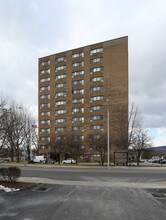 Interfaith Towers in Poughkeepsie, NY - Foto de edificio - Building Photo