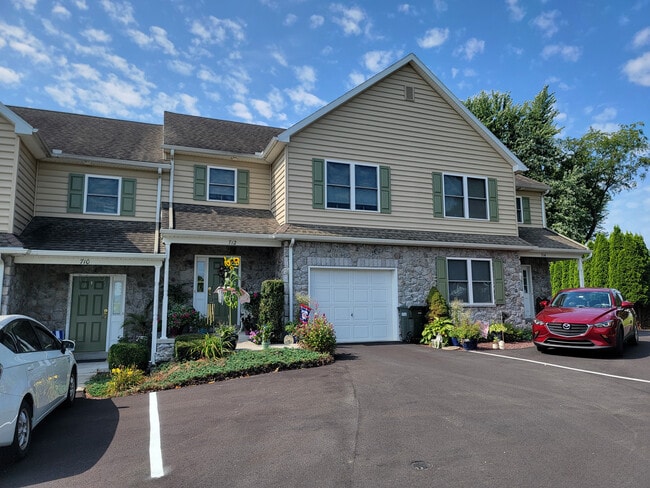 property at 712 Lincoln Gardens Rd