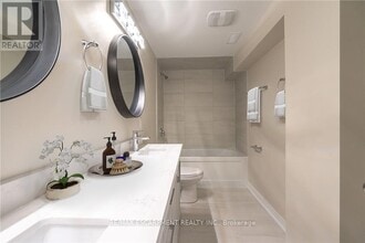 749 Upper Ottawa St in Hamilton, ON - Building Photo - Building Photo