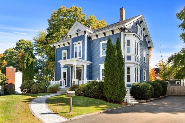 90 Maple Pl in Dedham, MA - Building Photo - Building Photo