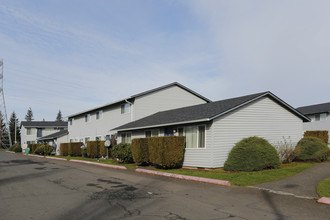 Cinnamon Square Apartments in Oregon City, OR - Building Photo - Building Photo