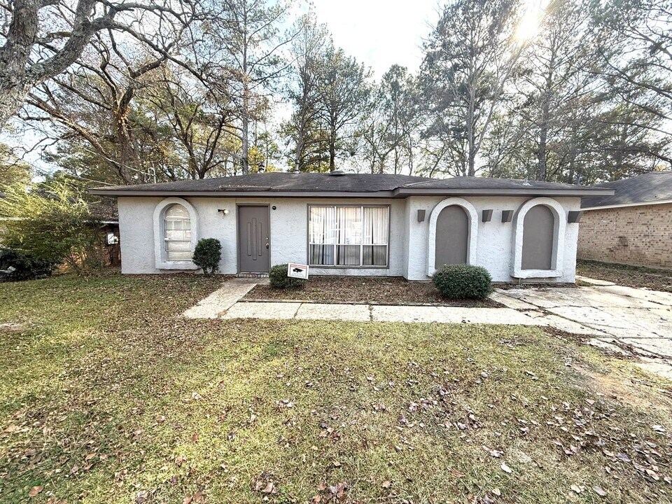6120 Sherburn Rd in Montgomery, AL - Building Photo
