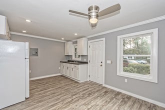 1102 N Hillside Dr in Charleston, SC - Building Photo - Building Photo