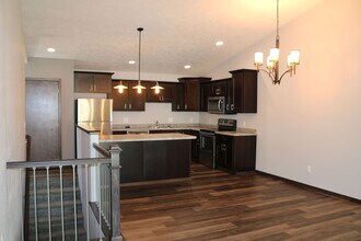 3604 S Outfield Cir in Sioux Falls, SD - Building Photo - Building Photo