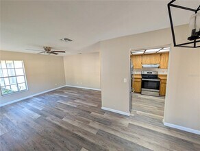 11513 Valencia Dr in Seffner, FL - Building Photo - Building Photo