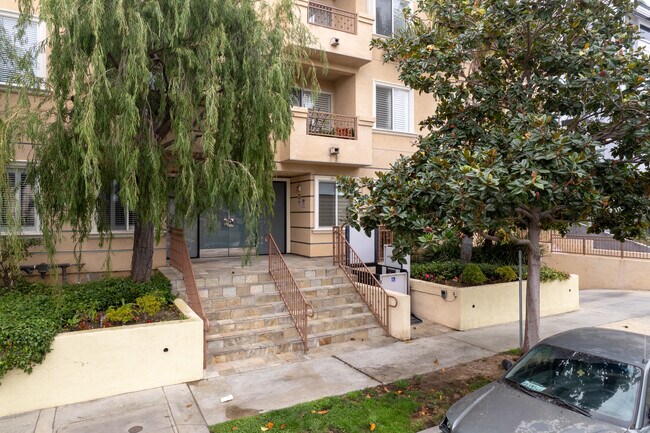 1444 S Point View St in Los Angeles, CA - Foto de edificio - Building Photo