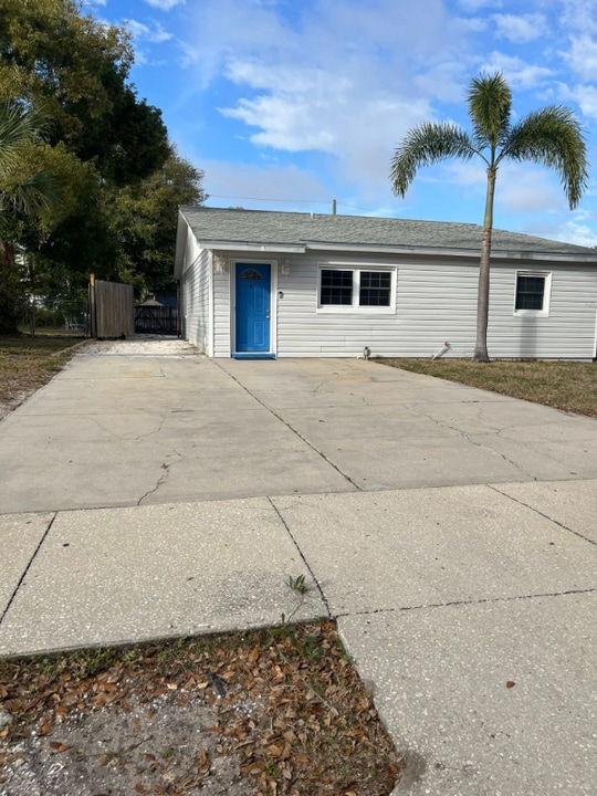 1429 Michigan Ave in Palm Harbor, FL - Building Photo