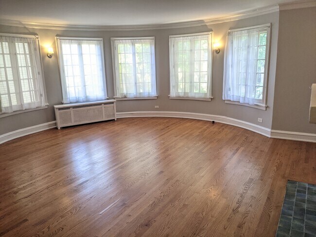 7447 N Hoyne Ave in Chicago, IL - Building Photo - Building Photo
