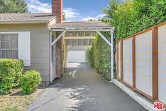 15436 Camarillo St in Los Angeles, CA - Building Photo - Building Photo
