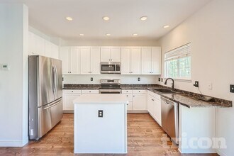 12342 S Nate Cir in Parker, CO - Foto de edificio - Building Photo