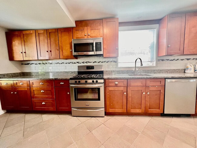 130 Harrison Ave in Harrison, NY - Foto de edificio - Building Photo