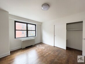 E 88th St in New York, NY - Foto de edificio - Building Photo