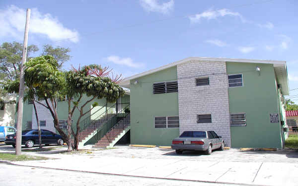 903-905 NW 1st St in Miami, FL - Building Photo