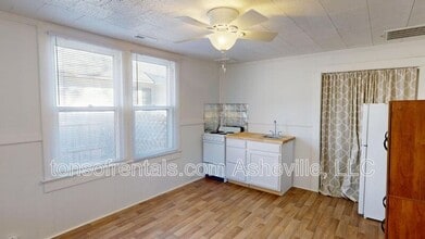 326 Spring St in Hendersonville, NC - Building Photo - Building Photo