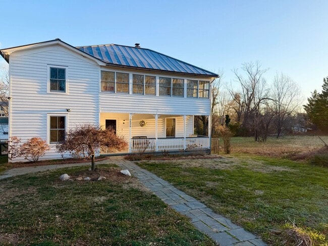 5826 Railroad Ave in Crozet, VA - Building Photo - Building Photo