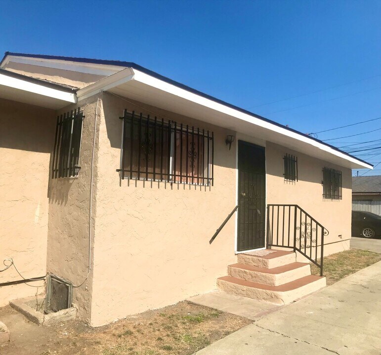 1235 W 90th St in Los Angeles, CA - Building Photo