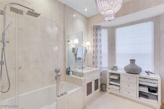 510 2nd St S in Naples, FL - Foto de edificio - Building Photo