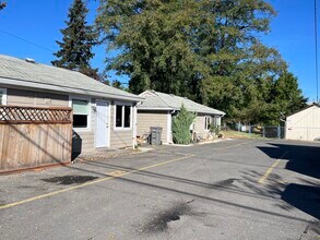 3218 SE 122nd Ave in Portland, OR - Building Photo - Building Photo
