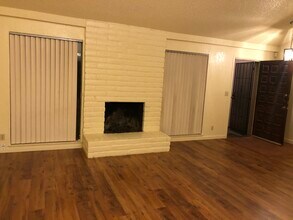 5400 Pomegranate Ave in Sacramento, CA - Foto de edificio - Building Photo