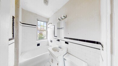 15 Governors Ave, Unit 24 in Medford, MA - Foto de edificio - Building Photo