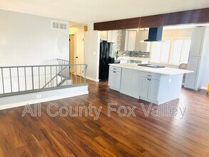 1670 Chippendale Rd in Hoffman Estates, IL - Building Photo - Building Photo