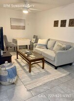 2874 38th Ave N in St. Petersburg, FL - Building Photo