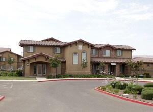 Villa Esperanza in Avenal, CA - Foto de edificio - Building Photo