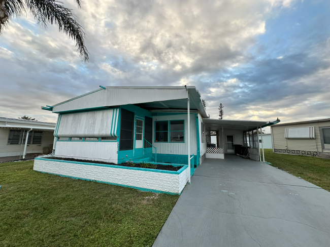 6318 Tahitian Dr in Bradenton, FL - Building Photo - Building Photo