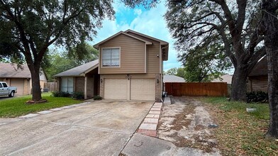 10319 Oak Limb Dr in Houston, TX - Building Photo - Building Photo