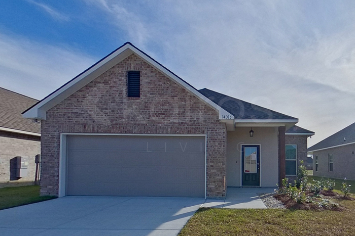 14016 Rosewell St in Denham Springs, LA - Building Photo