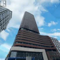 180 Front St E in Toronto, ON - Building Photo