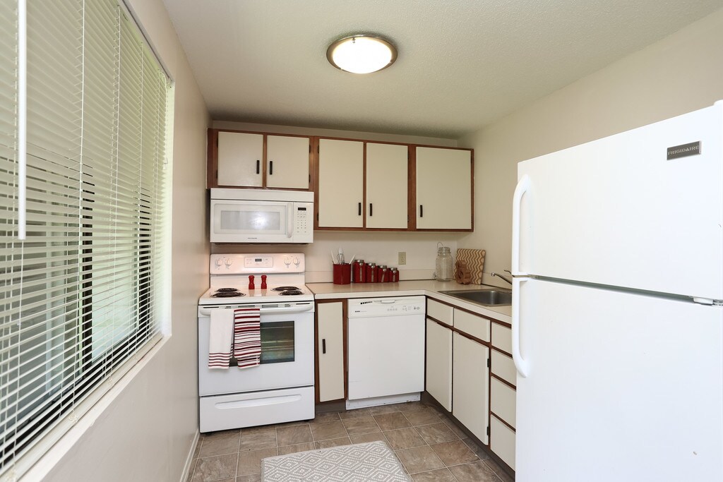 Peppertree Apartments in Groton, CT