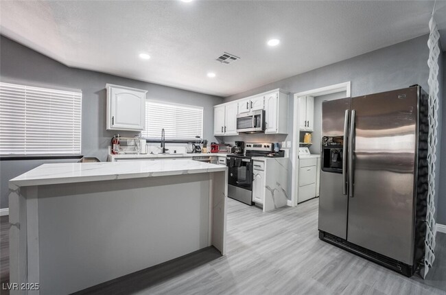 7439 Trudy Ln in Las Vegas, NV - Building Photo - Building Photo