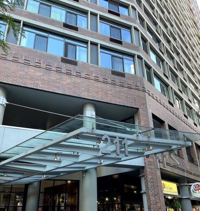 property at 211 E Ohio St