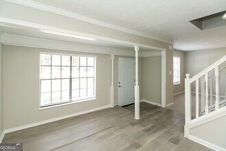 8070 Linda Ct in Jonesboro, GA - Foto de edificio - Building Photo