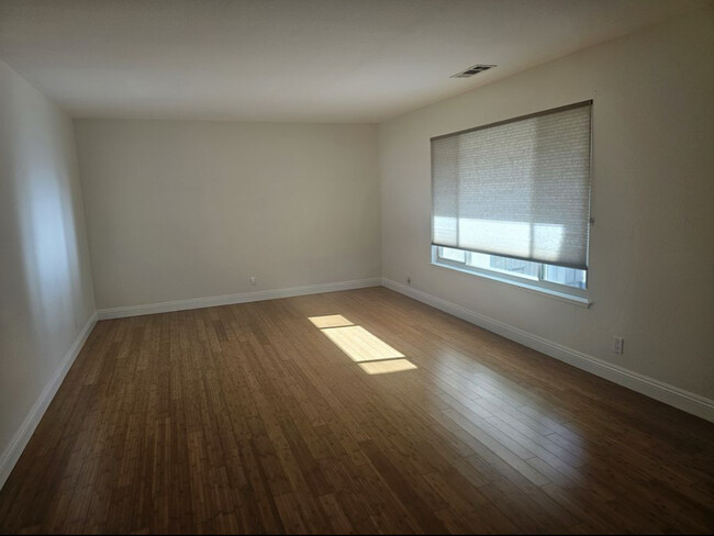 property at 1146 Norwood Ct