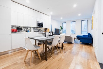 28 E 13th St in New York, NY - Building Photo - Building Photo