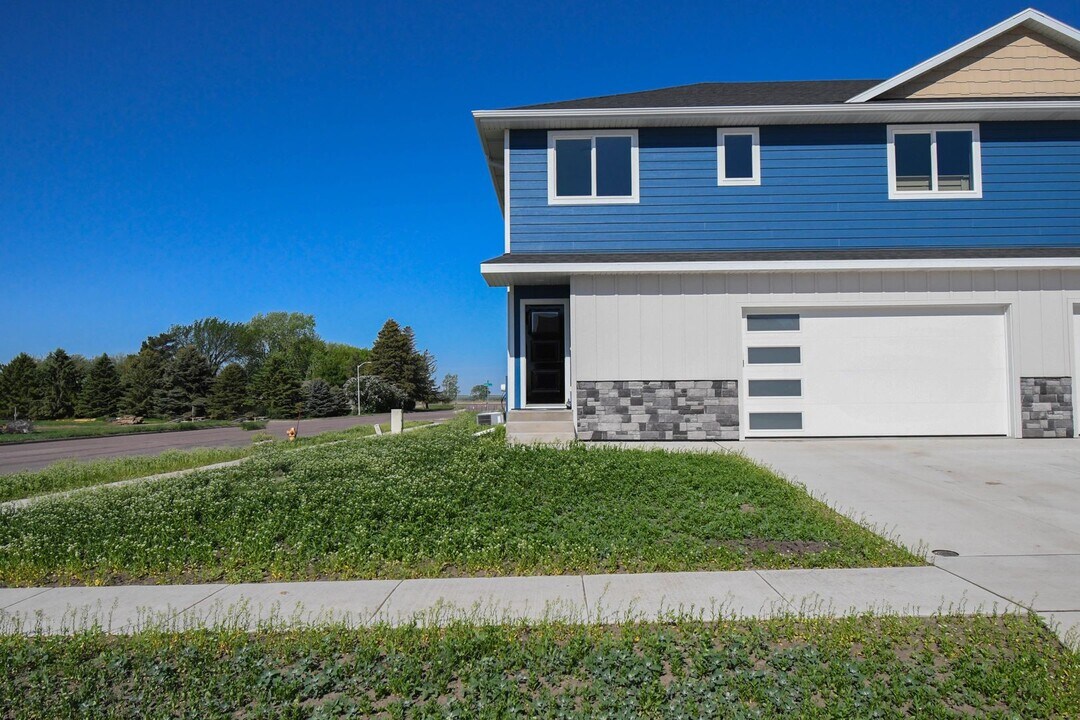 3900 S Caballo Ct in Sioux Falls, SD - Building Photo