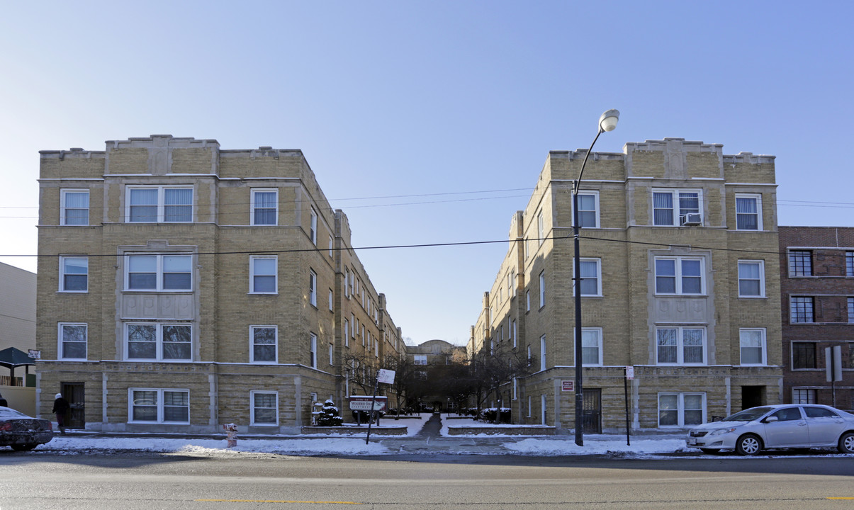 Wooded Isle Apartments in Chicago, IL - Building Photo