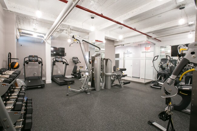 Stonehenge 18 in New York, NY - Foto de edificio - Building Photo